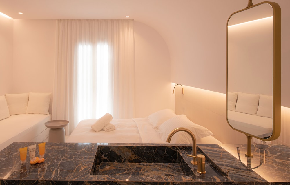 Petasos Chic Hotel — Hotel rooms in Mykonos Town, South Aegean