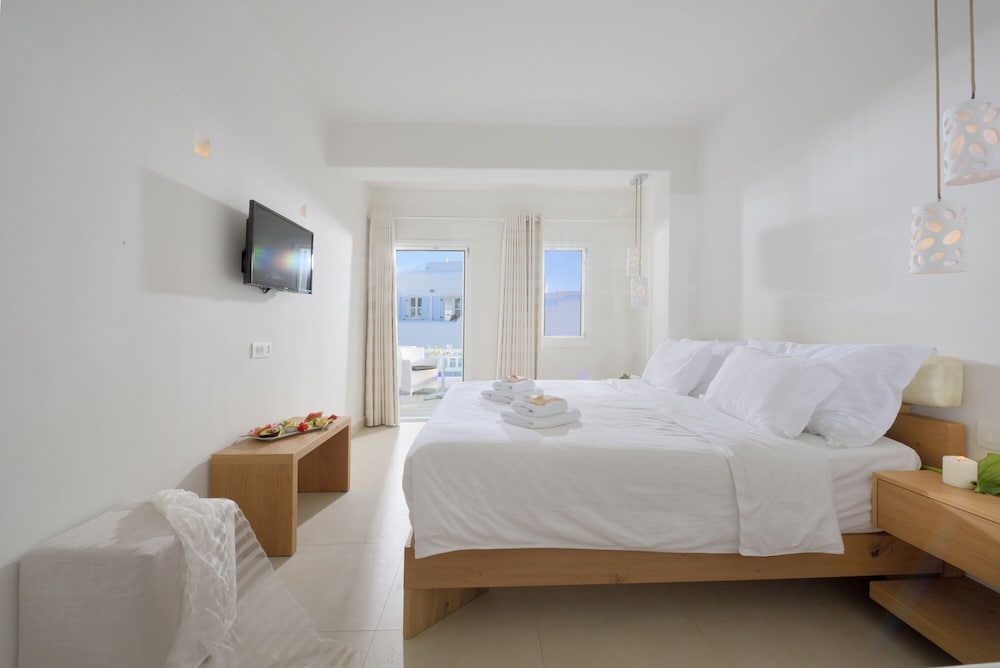 Hotel Petinos — Hotel rooms in Plati Gialos, South Aegean