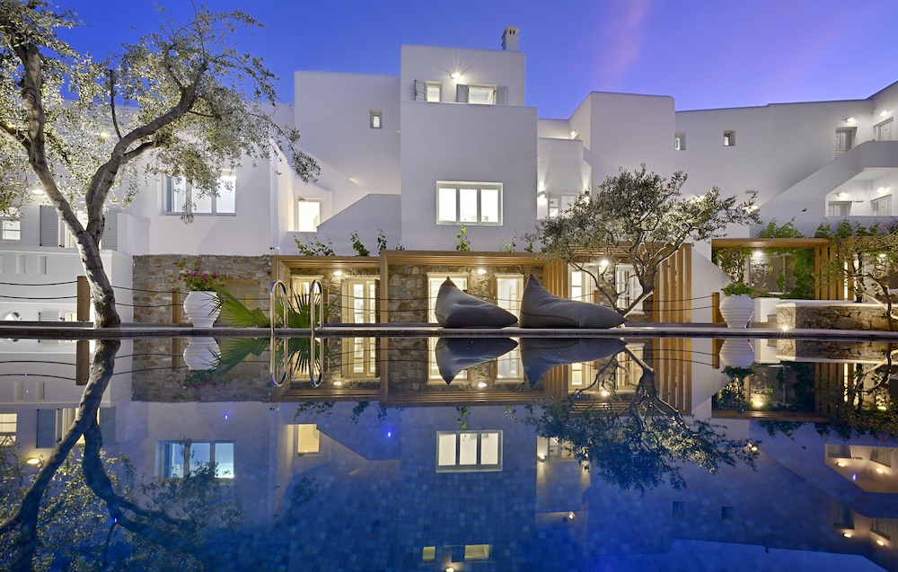 Hotel Petinos — Swimming pool in Plati Gialos, South Aegean