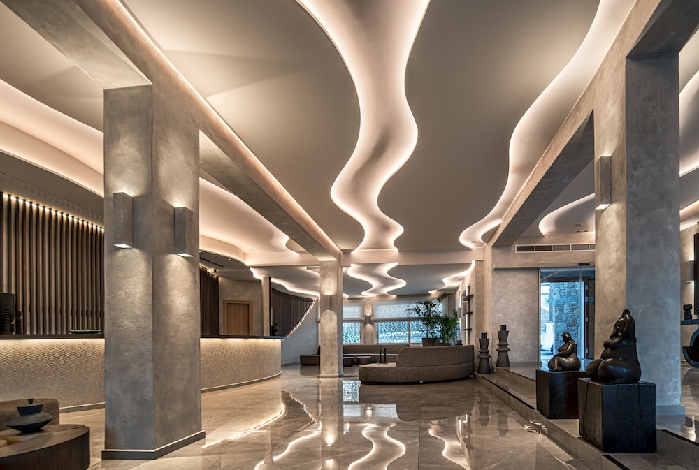 Hotel Petinos — Hotel building in Plati Gialos, South Aegean