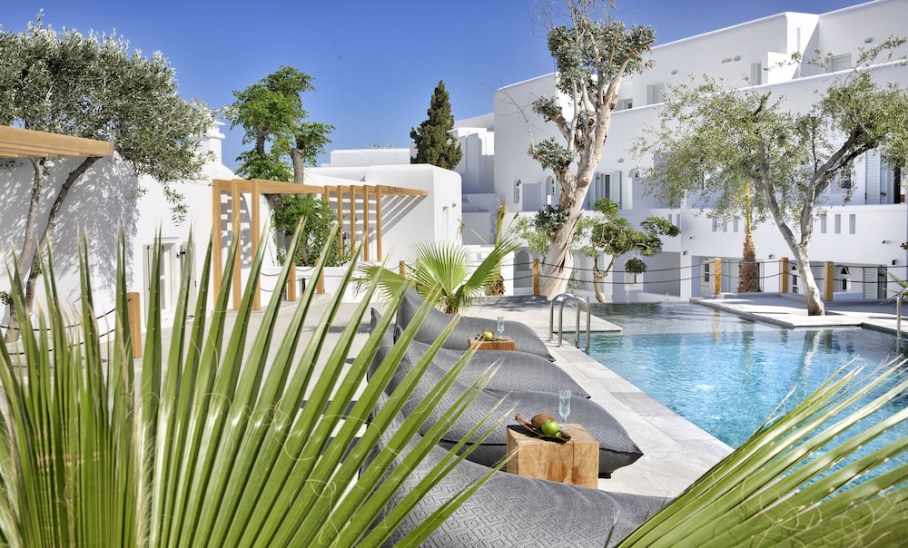 Hotel Petinos — Swimming pool in Plati Gialos, South Aegean