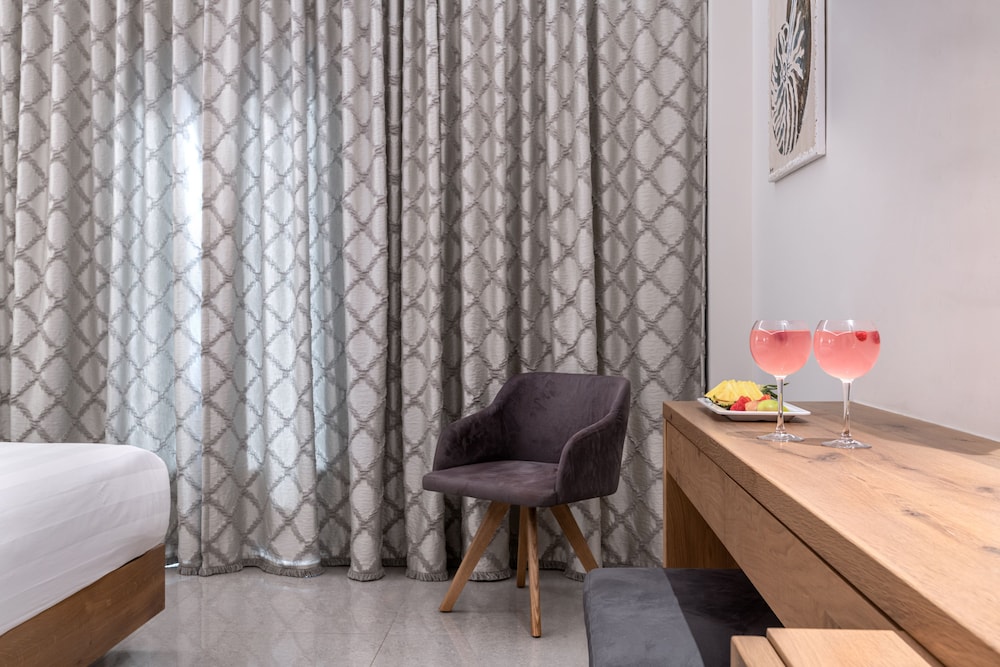 Hotel Petinos — Hotel rooms in Plati Gialos, South Aegean