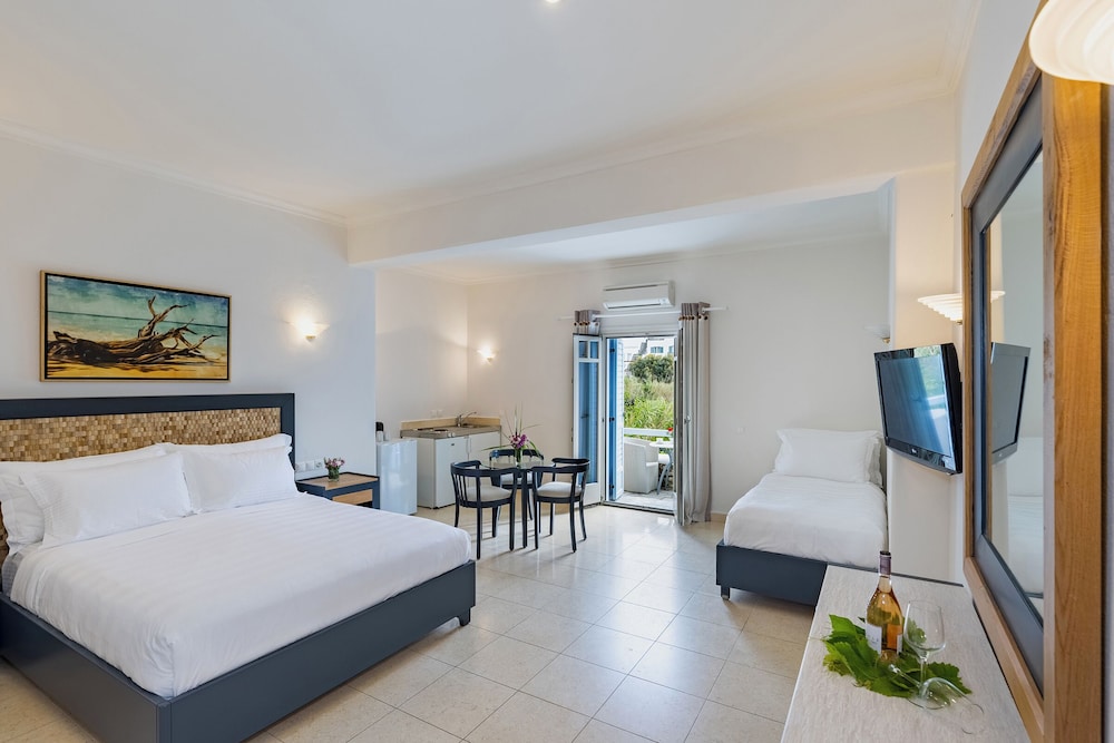 Hotel Petinos — Hotel rooms in Plati Gialos, South Aegean