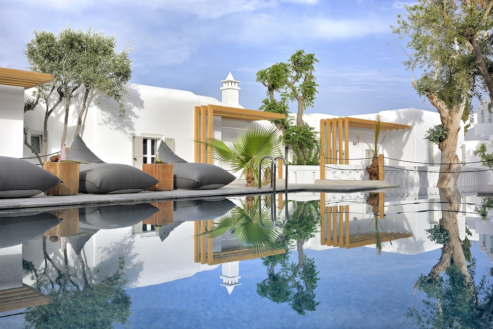 Hotel Petinos — Swimming pool in Plati Gialos, South Aegean