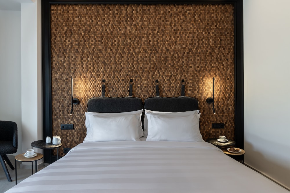Hotel Petinos — Hotel rooms in Plati Gialos, South Aegean
