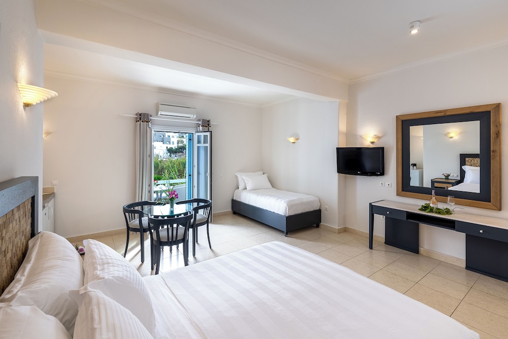 Hotel Petinos — Hotel rooms in Plati Gialos, South Aegean