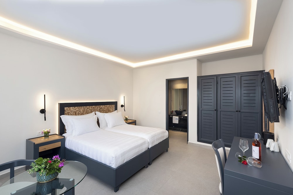 Hotel Petinos — Hotel rooms in Plati Gialos, South Aegean
