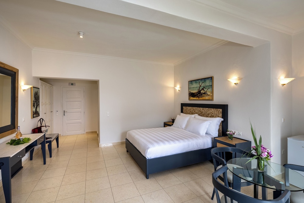 Hotel Petinos — Hotel rooms in Plati Gialos, South Aegean