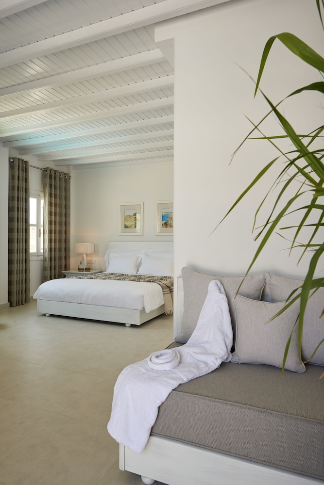 Petinos Beach Hotel — Hotel rooms in Plati Gialos, South Aegean