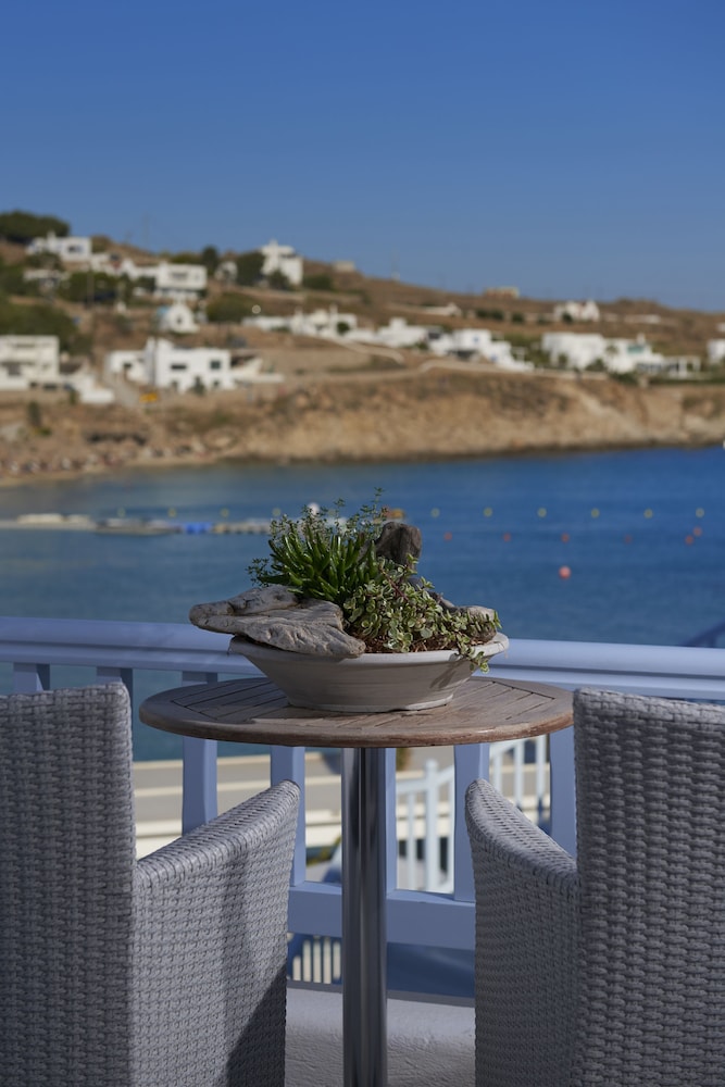 Petinos Beach Hotel — Attractions in the area in Plati Gialos, South Aegean