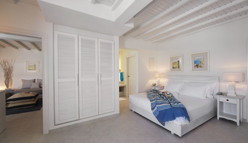 Petinos Beach Hotel — Hotel rooms in Plati Gialos, South Aegean