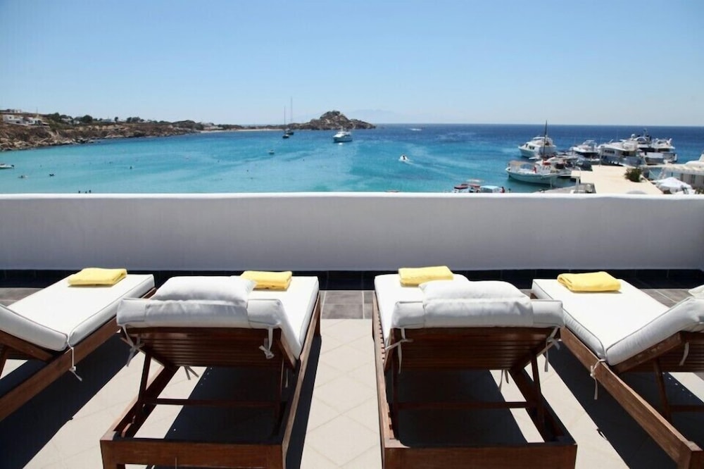 Petinos Beach Hotel — Beach in Plati Gialos, South Aegean