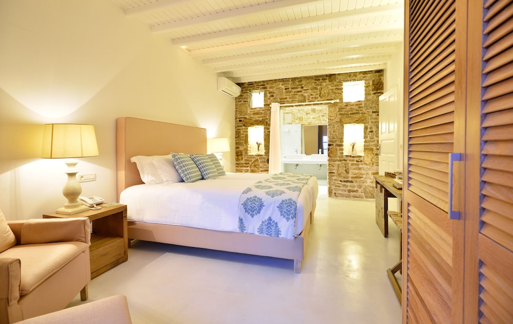 Petinos Beach Hotel — Hotel rooms in Plati Gialos, South Aegean