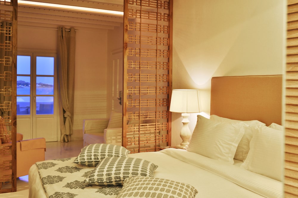 Petinos Beach Hotel — Hotel rooms in Plati Gialos, South Aegean