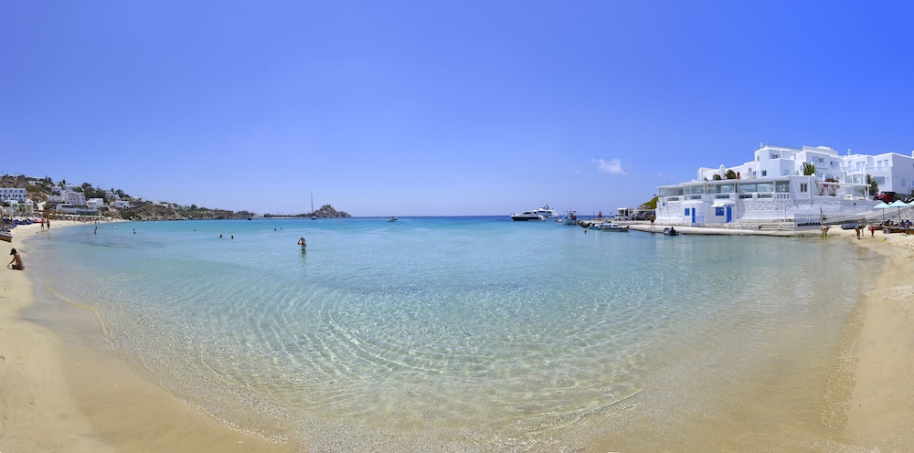 Petinos Beach Hotel — Beach in Plati Gialos, South Aegean