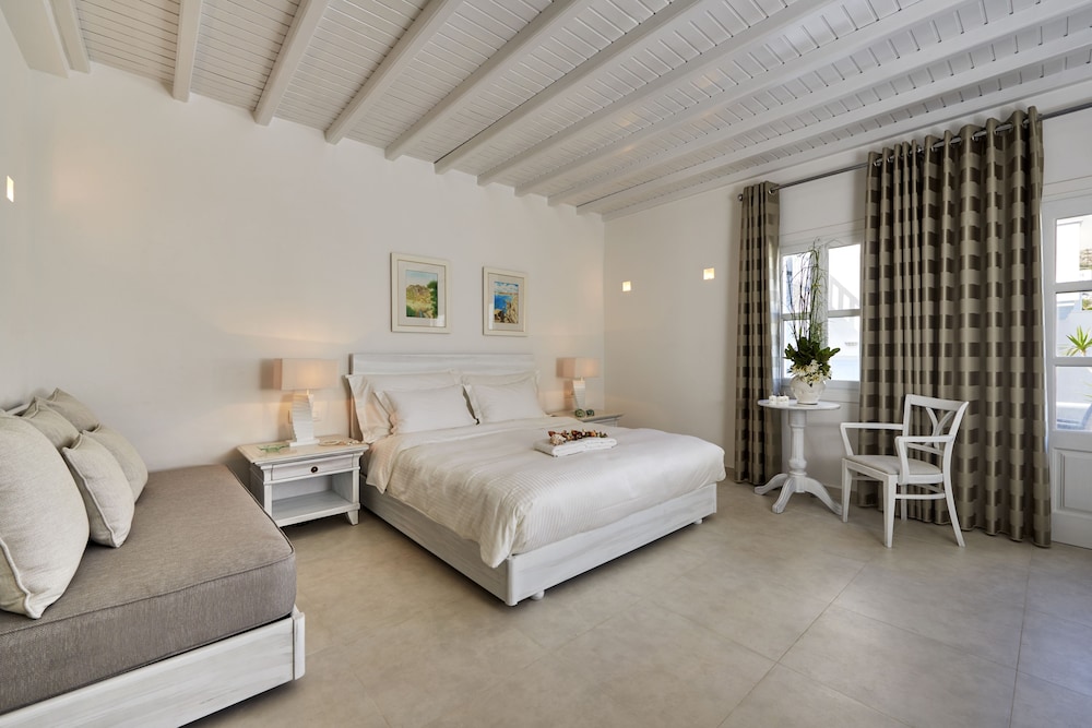 Petinos Beach Hotel — Hotel rooms in Plati Gialos, South Aegean