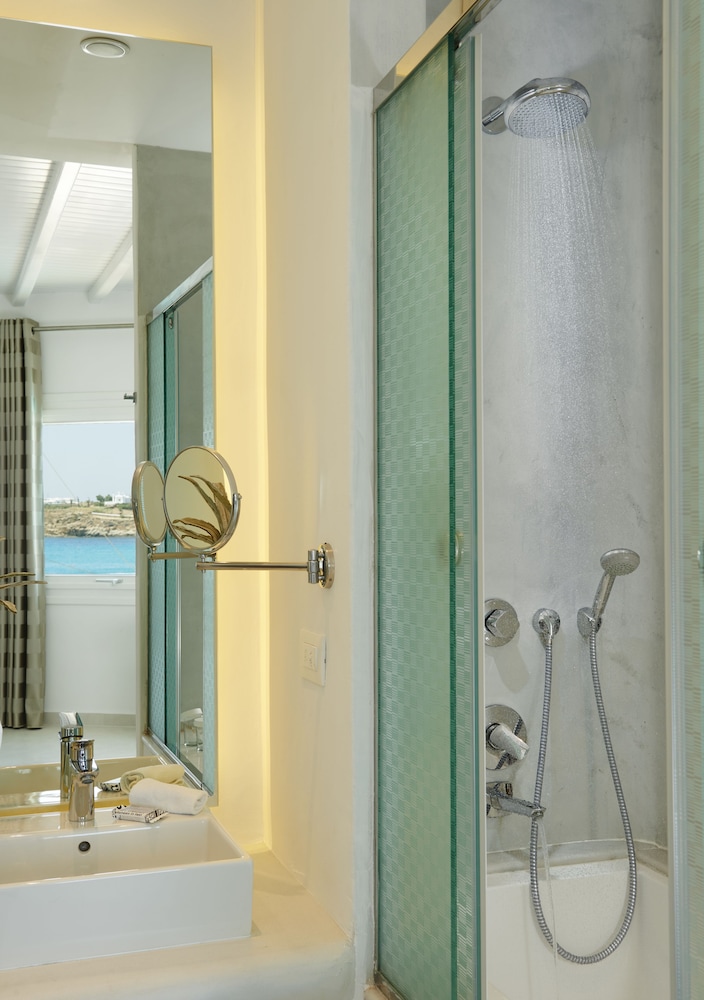 Petinos Beach Hotel — Hotel rooms in Plati Gialos, South Aegean