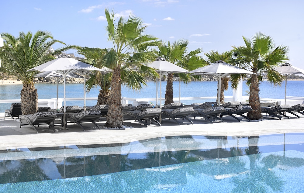 Petinos Beach Hotel — Swimming pool in Plati Gialos, South Aegean