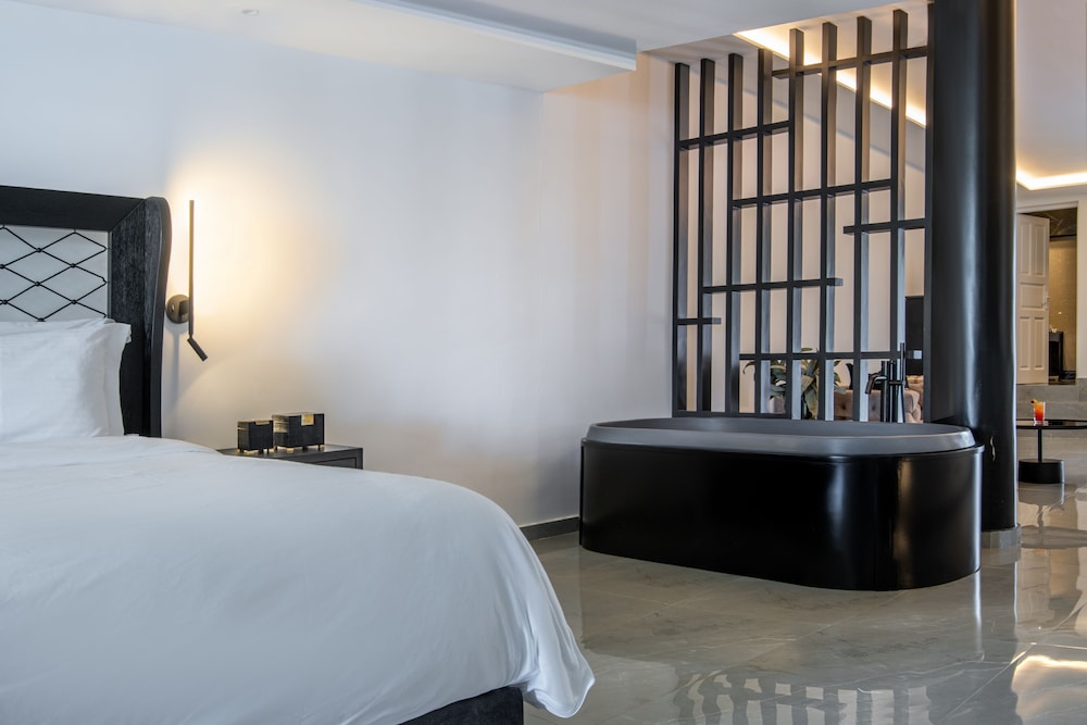 Petinos Beach Hotel — Hotel rooms in Plati Gialos, South Aegean