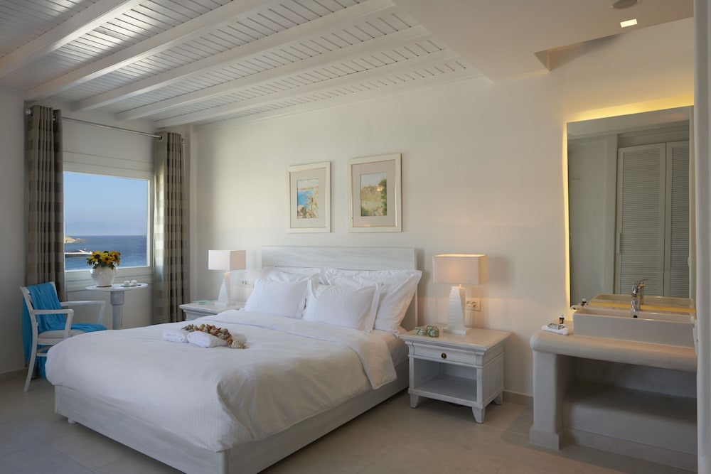 Petinos Beach Hotel — Hotel rooms in Plati Gialos, South Aegean