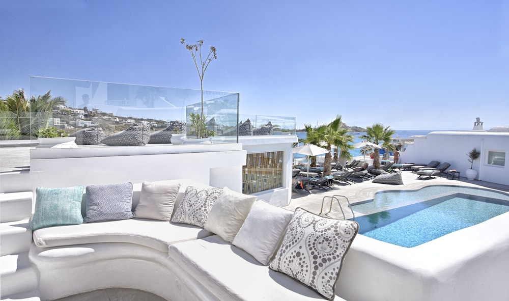 Petinos Beach Hotel — Main photo in Plati Gialos, South Aegean