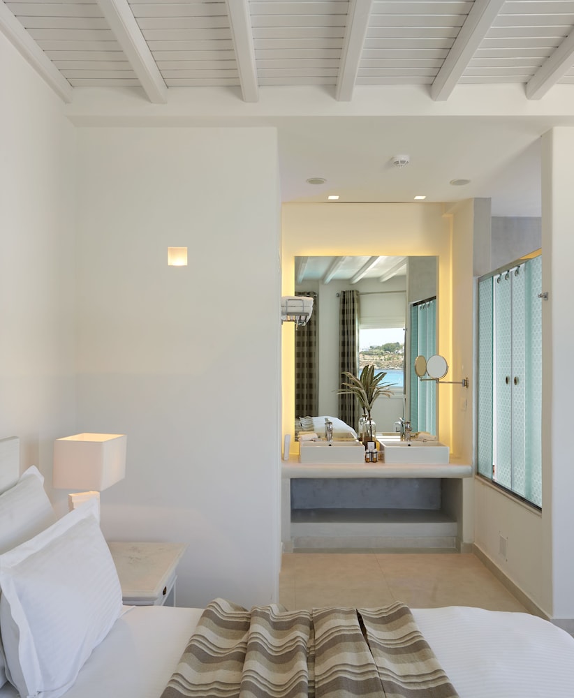 Petinos Beach Hotel — Hotel rooms in Plati Gialos, South Aegean