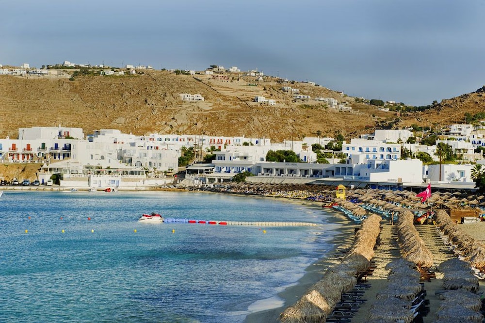 Petinos Beach Hotel — Beach in Plati Gialos, South Aegean