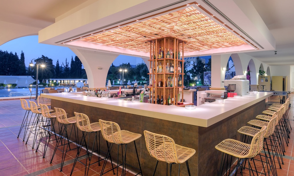 Hotel Platanista — Restaurant & bars in Kos Town, South Aegean