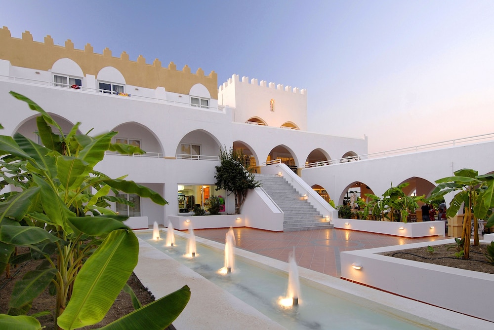 Hotel Platanista — Hotel building in Kos Town, South Aegean