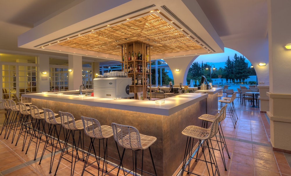 Hotel Platanista — Restaurant & bars in Kos Town, South Aegean