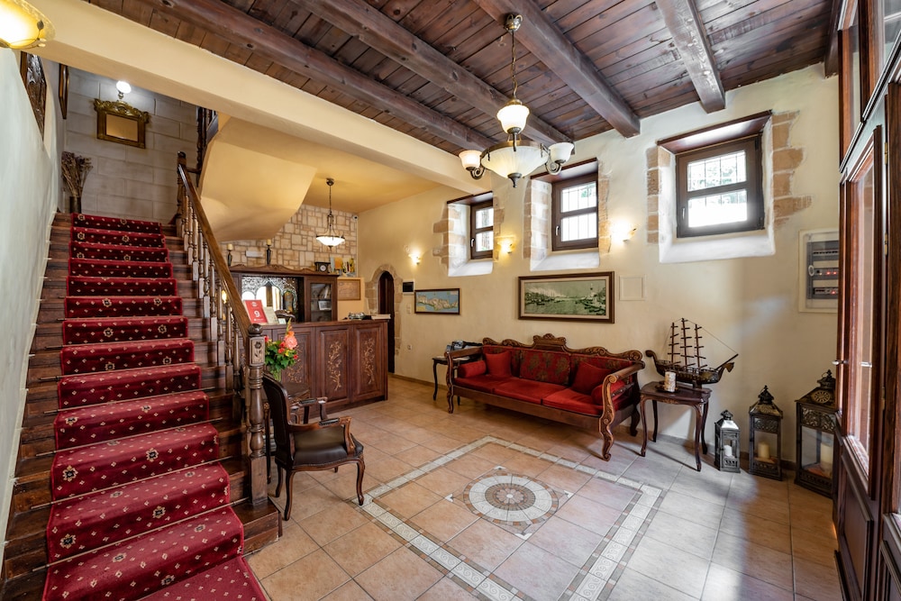 Porto Del Colombo — Hotel building in Chania