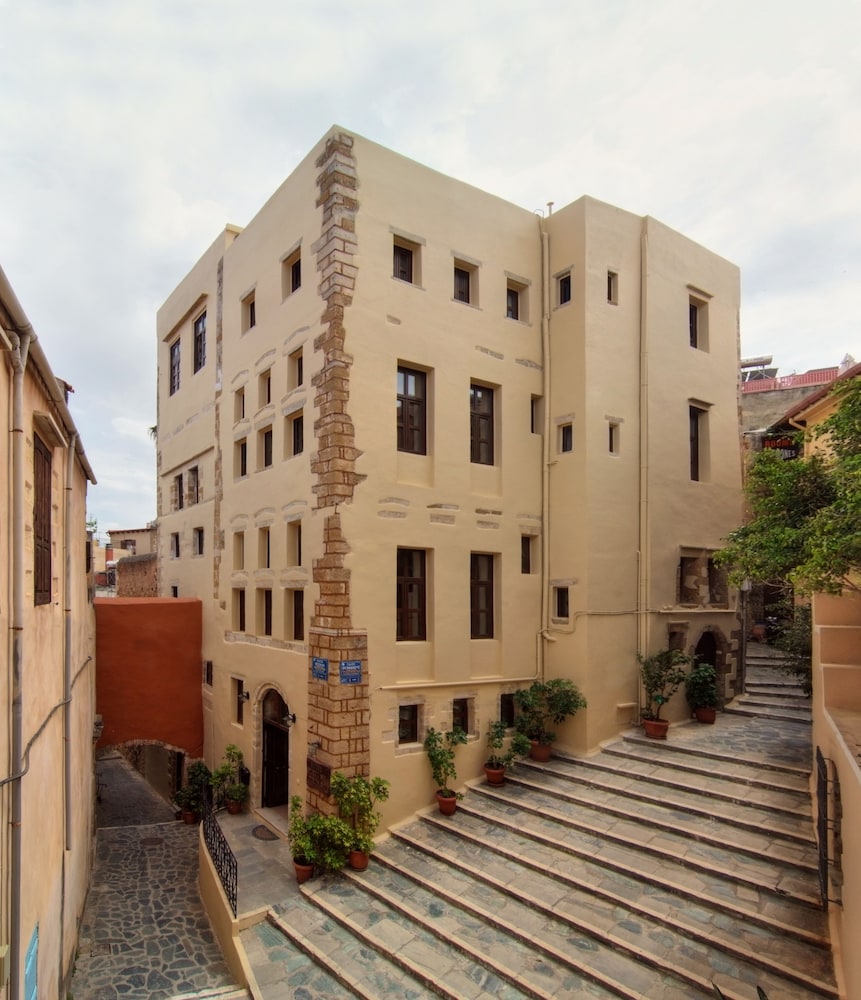 Porto Del Colombo — Hotel building in Chania