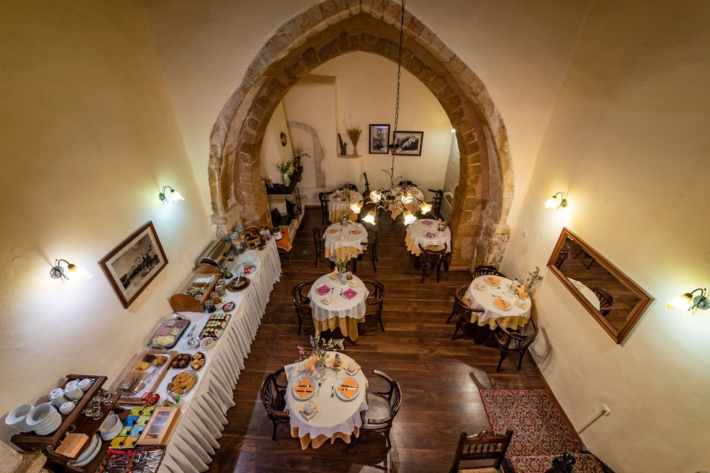 Porto Del Colombo — Restaurant & bars in Chania