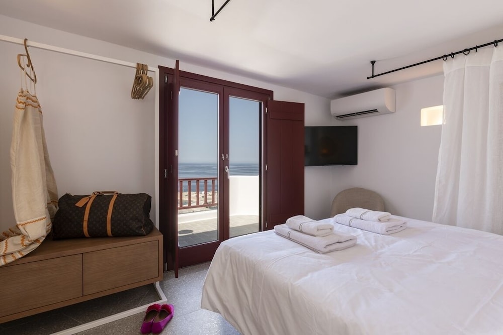 Porto Mykonos Hotel — Hotel rooms in Mykonos Town, South Aegean