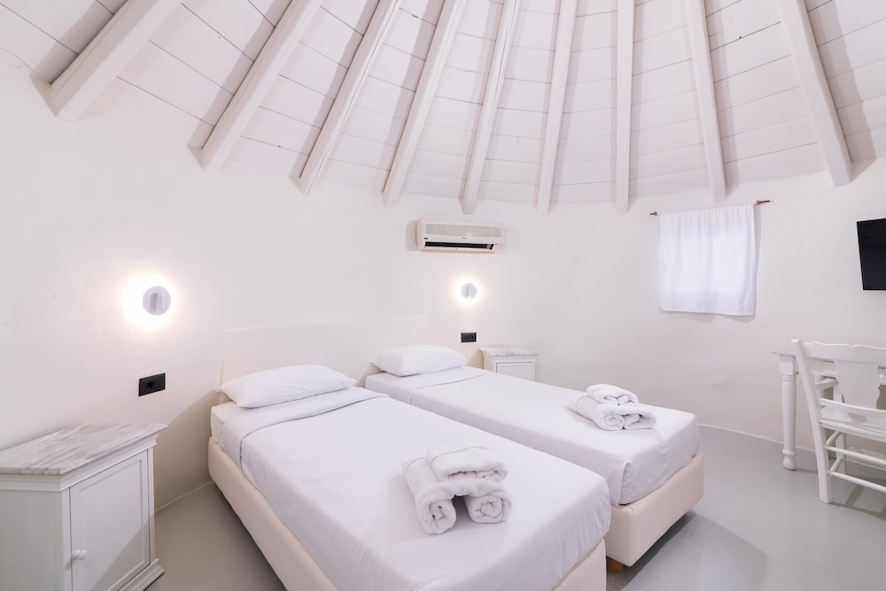Porto Mykonos Hotel — Hotel rooms in Mykonos Town, South Aegean