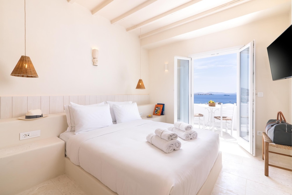 Porto Mykonos Hotel — Hotel rooms in Mykonos Town, South Aegean