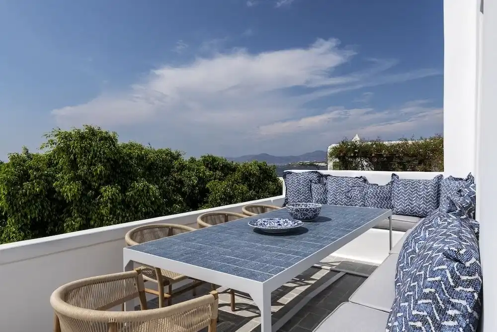 Porto Mykonos Hotel — Restaurant & bars in Mykonos Town, South Aegean