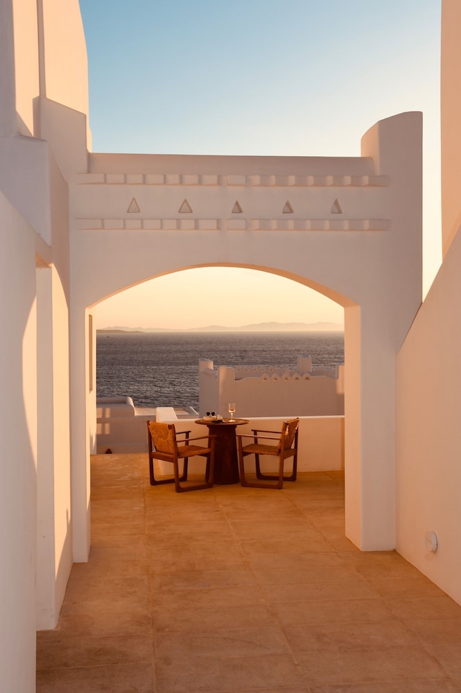 Porto Mykonos Hotel — Hotel building in Mykonos Town, South Aegean