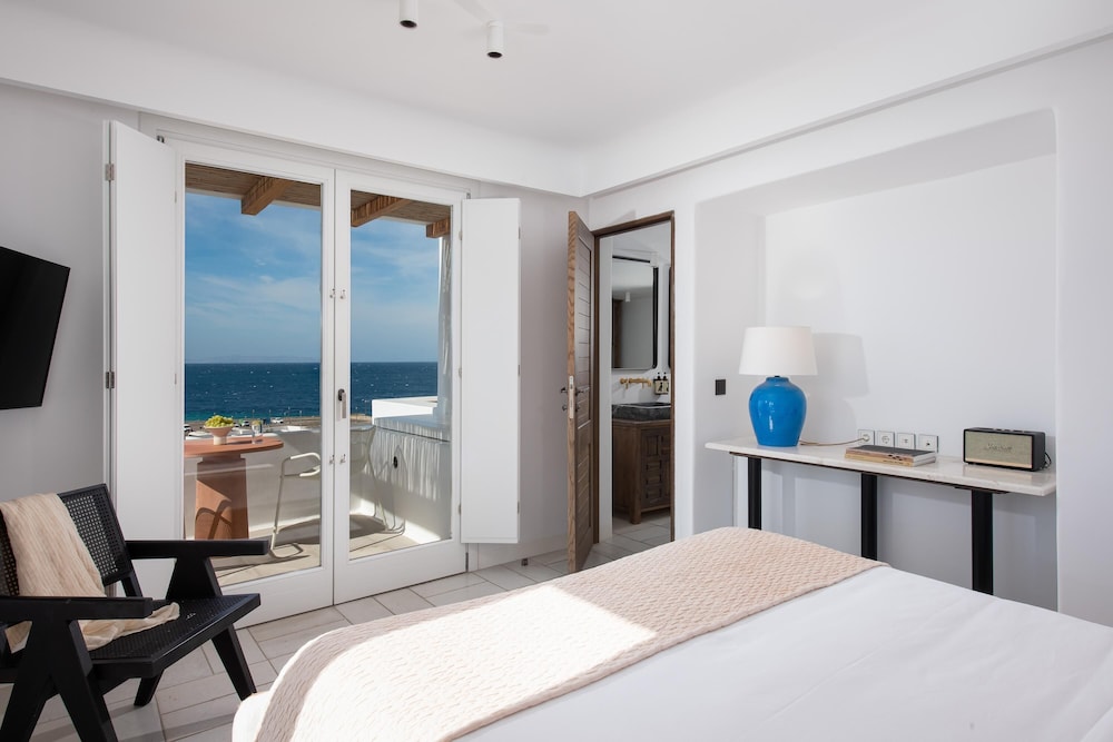 Porto Mykonos Hotel — Hotel rooms in Mykonos Town, South Aegean