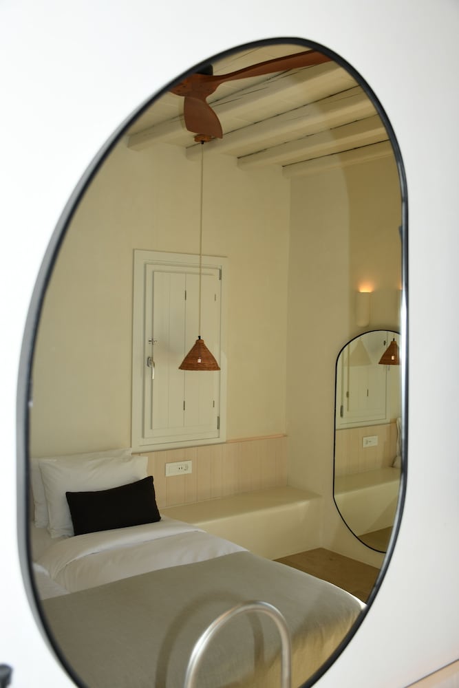 Porto Mykonos Hotel — Hotel rooms in Mykonos Town, South Aegean