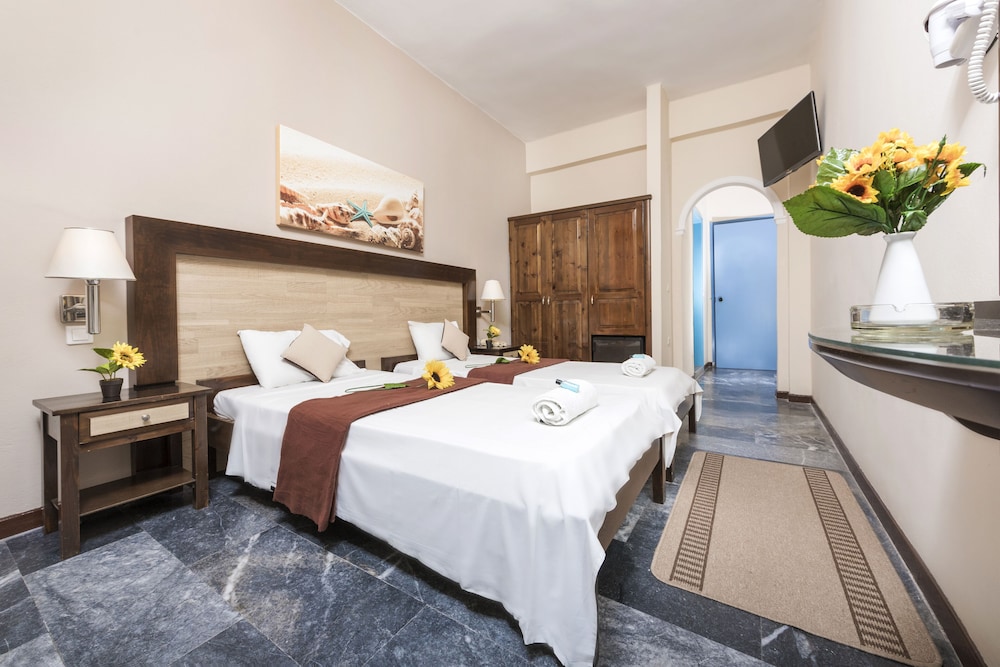 Potamaki Beach Hotel — Hotel rooms in Benitses, Ionian Islands
