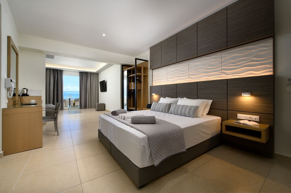 Potamaki Beach Hotel — Hotel rooms in Benitses, Ionian Islands