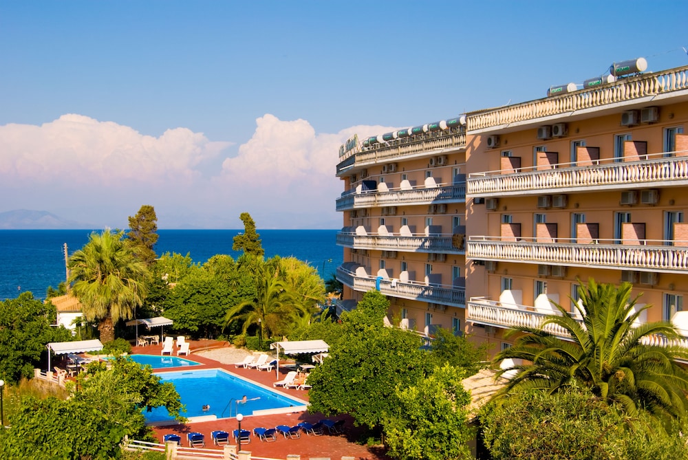 Potamaki Beach Hotel — Swimming pool in Benitses, Ionian Islands