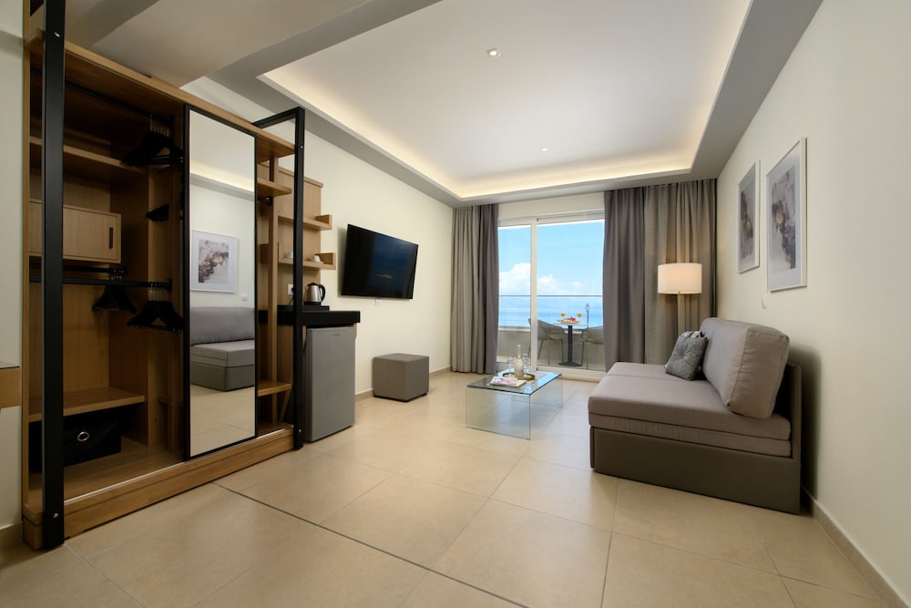 Potamaki Beach Hotel — Hotel rooms in Benitses, Ionian Islands