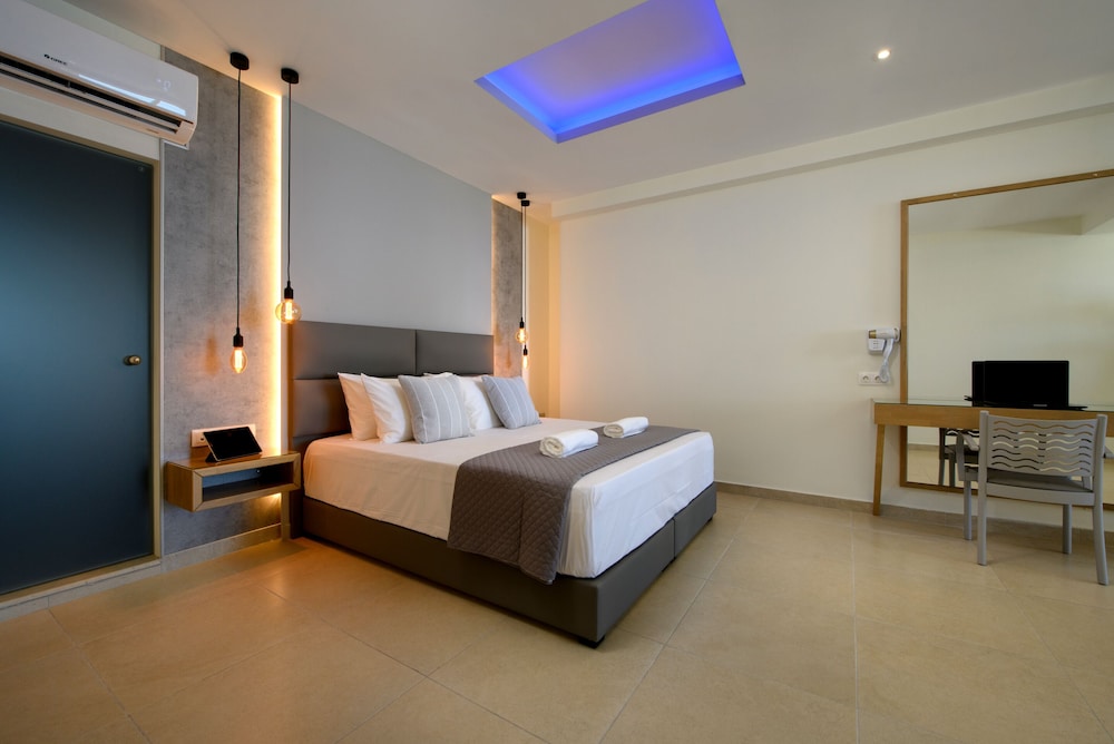 Potamaki Beach Hotel — Hotel rooms in Benitses, Ionian Islands