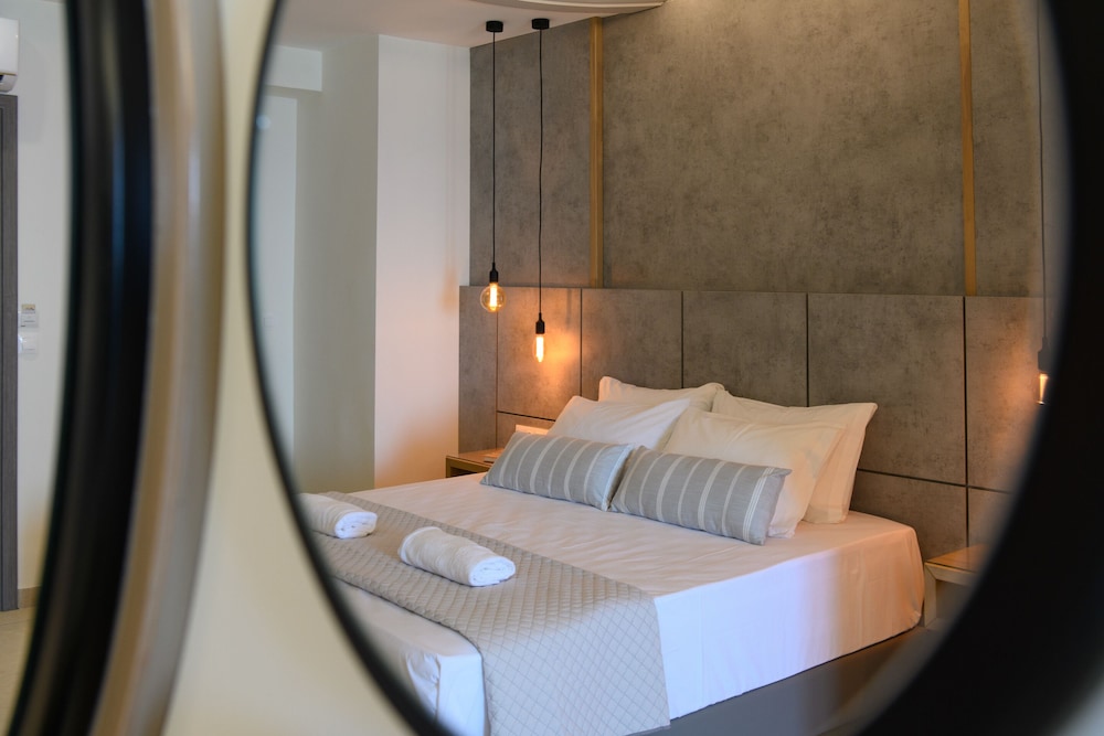 Potamaki Beach Hotel — Hotel rooms in Benitses, Ionian Islands
