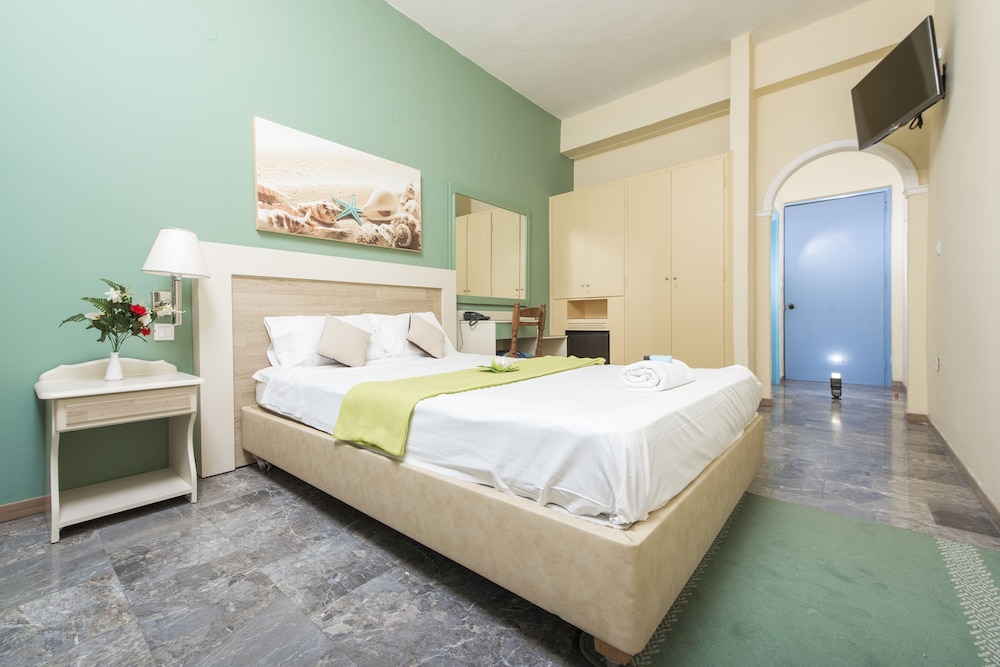 Potamaki Beach Hotel — Hotel rooms in Benitses, Ionian Islands