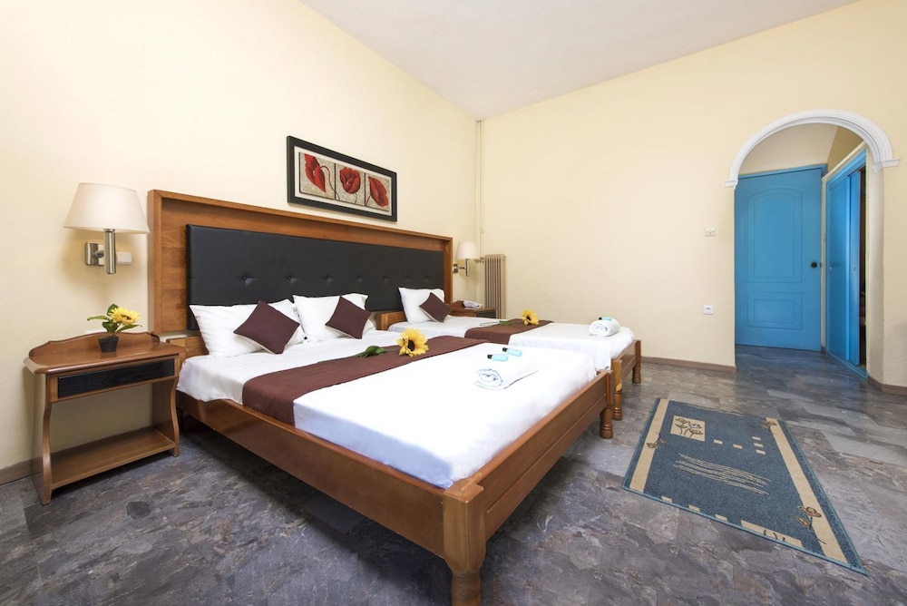 Potamaki Beach Hotel — Hotel rooms in Benitses, Ionian Islands