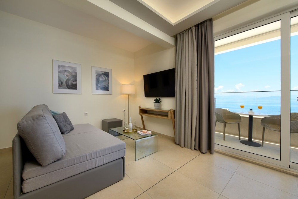 Potamaki Beach Hotel — Hotel rooms in Benitses, Ionian Islands