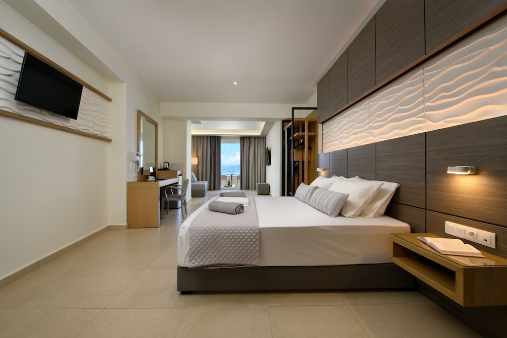 Potamaki Beach Hotel — Hotel rooms in Benitses, Ionian Islands